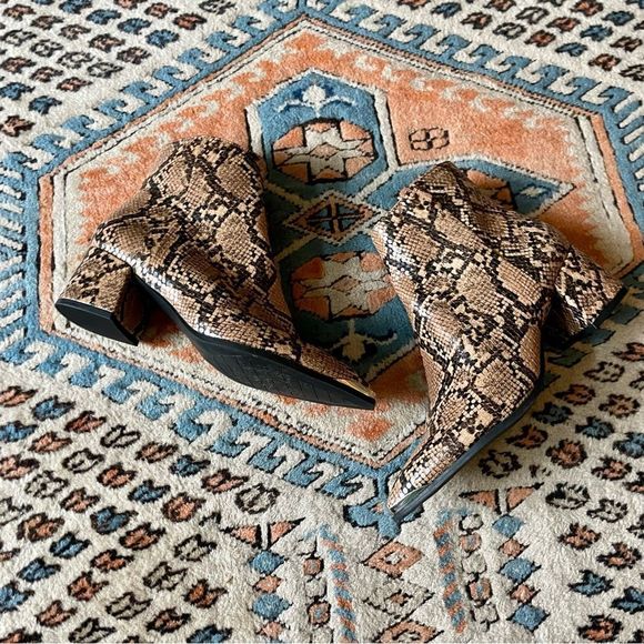 Kenneth Cole Roanne Snake Embossed Bootie Womens 7.5M Toffee Leather Tan Black - Picture 5 of 6